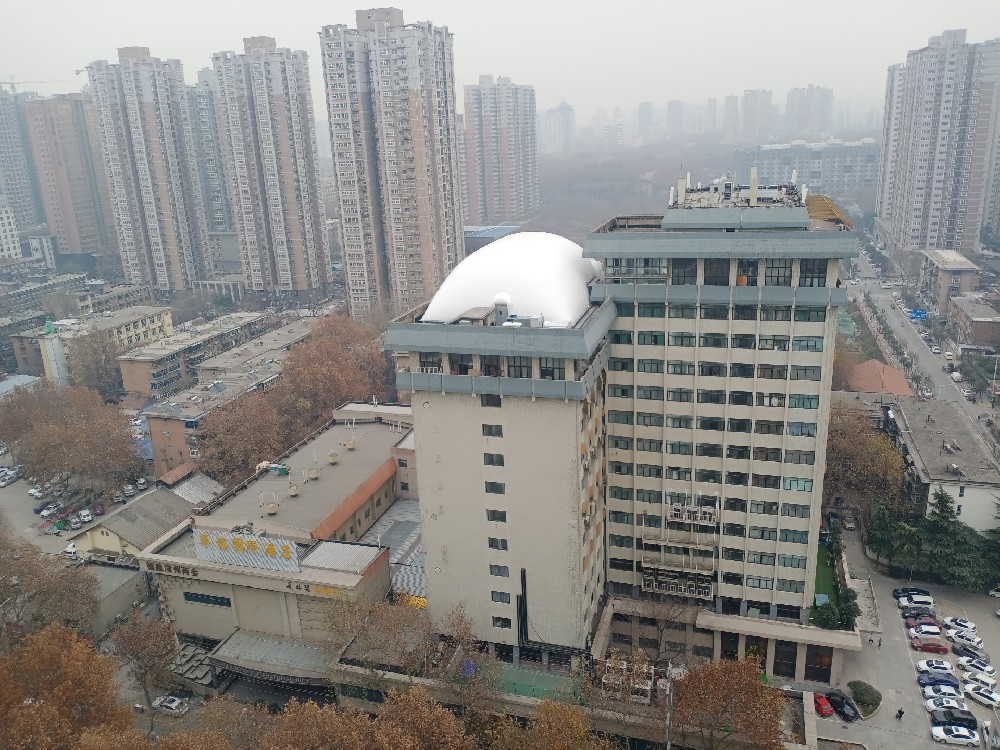 樓頂午夜电影福利體育館是一種新型的體育場館建築，在未來的發展中有著廣闊的前景